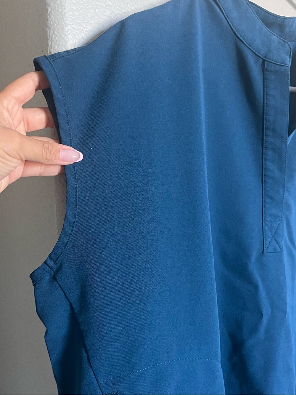 FIGS Oversized Scrub Top in Navy Blue - Picture 4 of 9